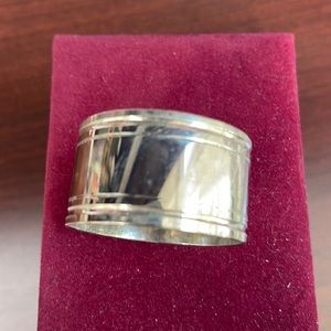 Silver Treasures by Godinger. Set of 4 napkin rings in velvet box.